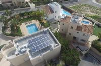 PHOTOS: Τα φωτοβολταϊκά η νέα τάση για τις «πράσινες» κατοικίες της Λεμεσού!