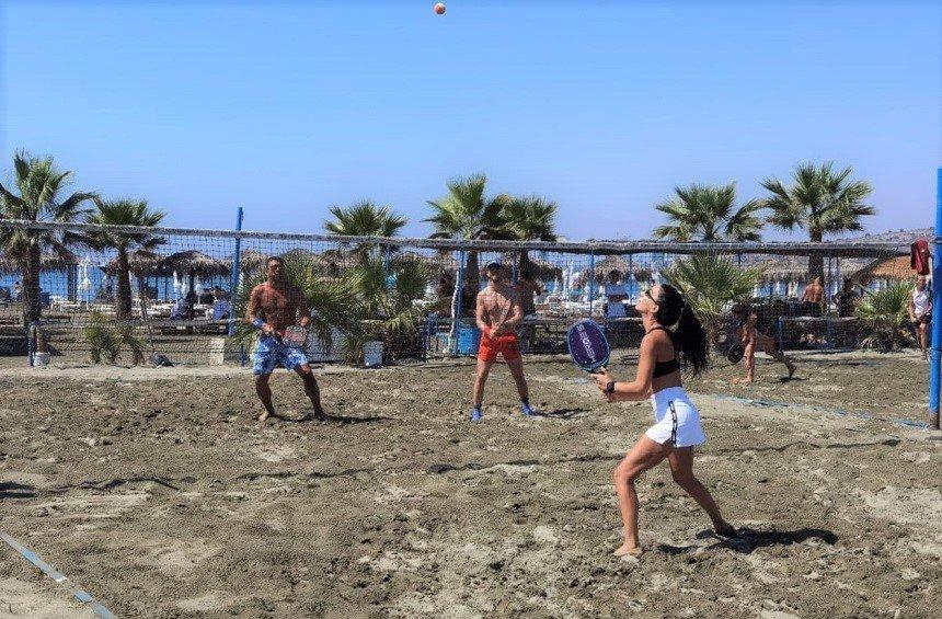 Beach tennis