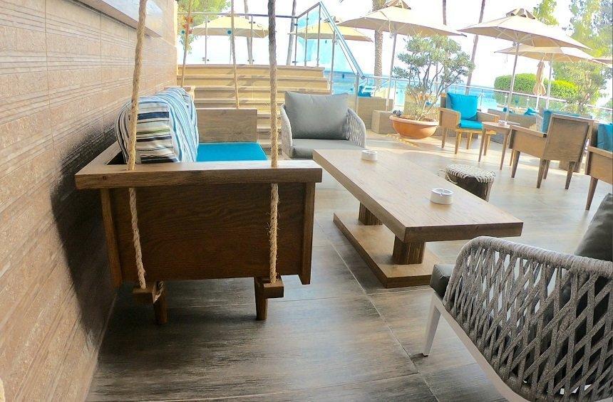 Trident Pool Bar: Ένα δροσερό καταφύγιο στη Λεμεσό, για χαλάρωση δίπλα στην πισίνα!