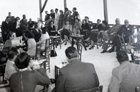Entertainment in good company with drinks by the sea was becoming a favorite option for people in Limassol from back then (Photo: Anna Marangou, Lemesou Mnimes).