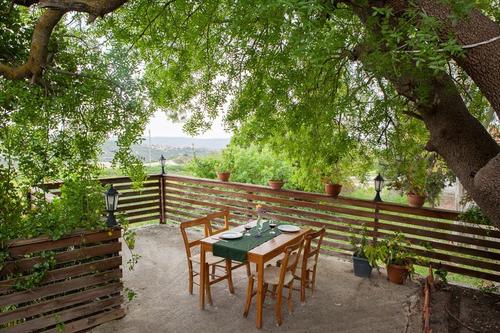 Vouniotiko: A tavern with a cool terrace and wonderful views of Limassol's countryside!