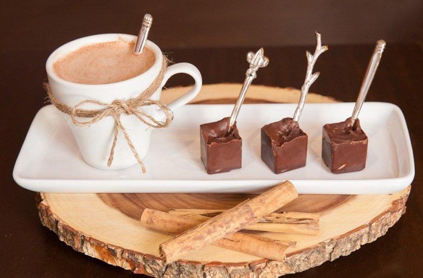 Chocolate Popsicle is the new trend in Limassol for making hot chocolate!