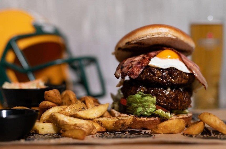 OPENING: Ένα νέο bar στη Λεμεσό, με λαχταριστά burgers και αγάπη για τα sport!