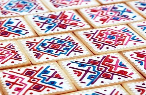 Ρωσίδα σχεδιάστρια στη Λεμεσό φτιάχνει μπισκότα με «Φοιθκιώτικα» και είναι... yiamy!
