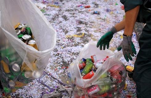 250 σακούλες από ανακυκλώσιμα υλικά και 15000+ τενεκεδάκια σπρέι μαζεύτηκαν στην παρέλαση της Κυριακής!