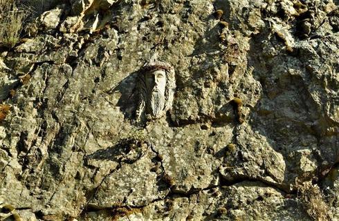 Η μορφή του εσταυρωμένου σε βράχο στα ορεινά της Λεμεσού!