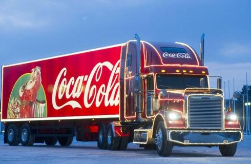 Ο Άη Βασίλης καταφθάνει στη Λεμεσό με το χριστουγεννιάτικο φορτηγό της Coca-Cola!