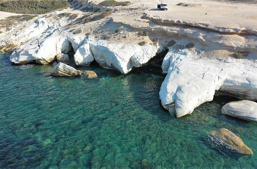 Θαλασσινές σπηλιές στον Άγιο Γεώργιο Αλαμάνου