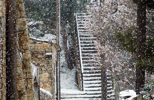 PHOTOS: Σκέτη απόλαυση η Λόφου ντυμένη νυφούλα του χιονιά!