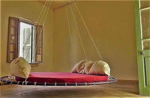 Ανακάλυψε στη Λεμεσό το αιωρούμενο κρεβάτι που κάνει τα όνειρα πραγματικότητα!