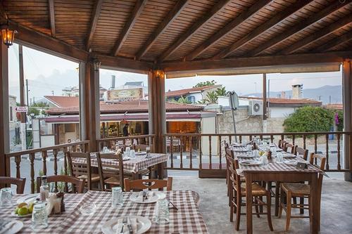 Ταβερνάκι του Μελή: Από καφενείο του χωριού, σε μια από τις πιο γνωστές ταβέρνες της Λεμεσού!
