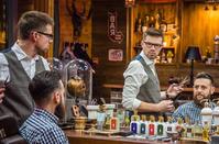 OPENING: Ένα ξεχωριστό κουρείο στη Λεμεσό, έγινε και bar για μπύρες και ποτά!