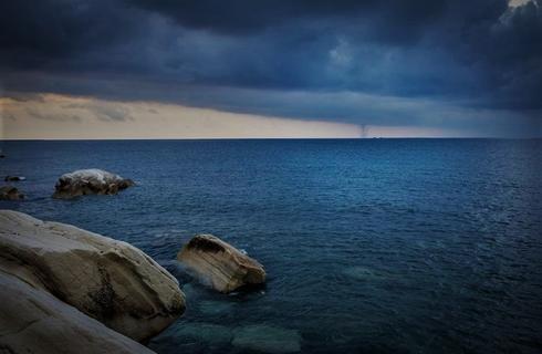 VIDEO: Υδροστρόβιλος τα ξημερώματα στη θάλασσα της Λεμεσού, προμηνύει καταιγίδες!