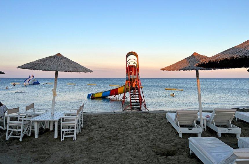 Μια παραλία στη Λεμεσό, που δεν τη βαριέσαι, ακόμα κι αν μείνεις όλη μέρα!