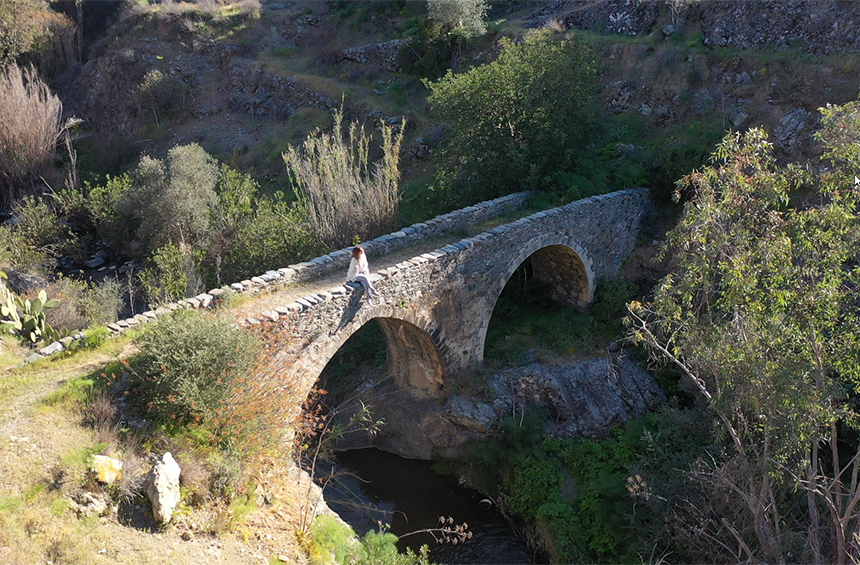 Ένα καλοδιατηρημένο, πέτρινο Ενετικό γεφύρι, από τα πιο όμορφα αξιοθέατα φύσης στην επαρχία Λεμεσού!