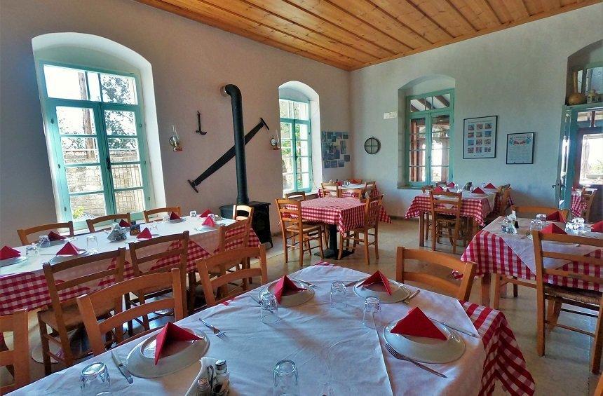 Ταβέρνα «Πύργος»: Ένα στέκι με μερακλίδικα πιάτα και πανοραμική θέα στο χωριό!