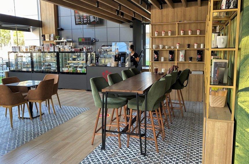 OPENING: Ένα κομψό café γνωστής επωνυμίας, ο νέος προορισμός στη Μακαρίου στη Λεμεσό!