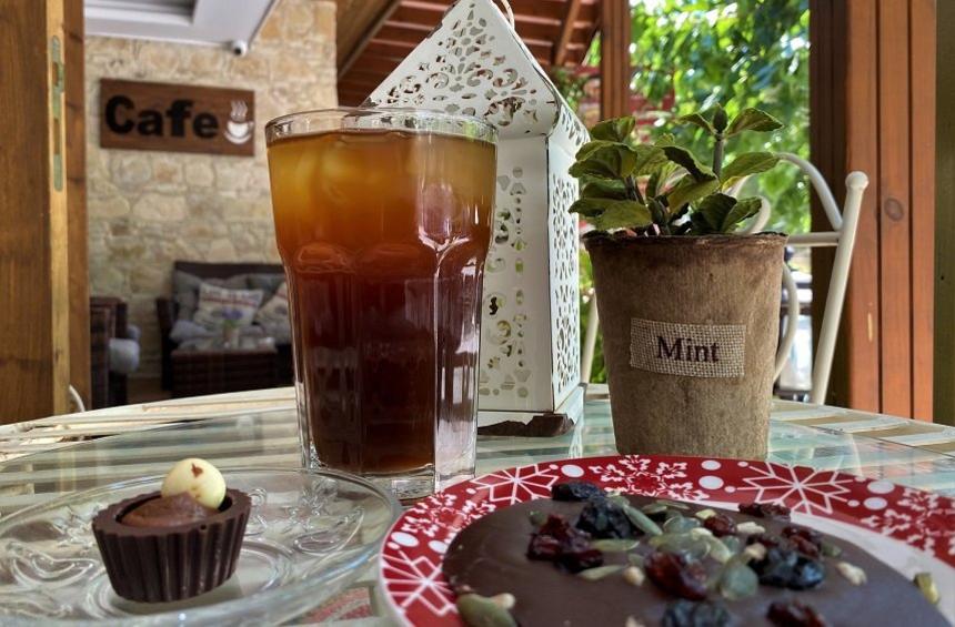 George’s daughter & son: Ένα café σε υποδέχεται στο Όμοδος με απίθανα γλυκά!