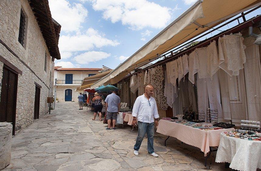 Ο Σταύρος και η επιχείρησή του είναι πια κομμάτι αναπόσπαστο του Ομόδους και ο ίδιος θέλει να δει το χωριό του να εξελίσσεται ακόμα περισσότερο.