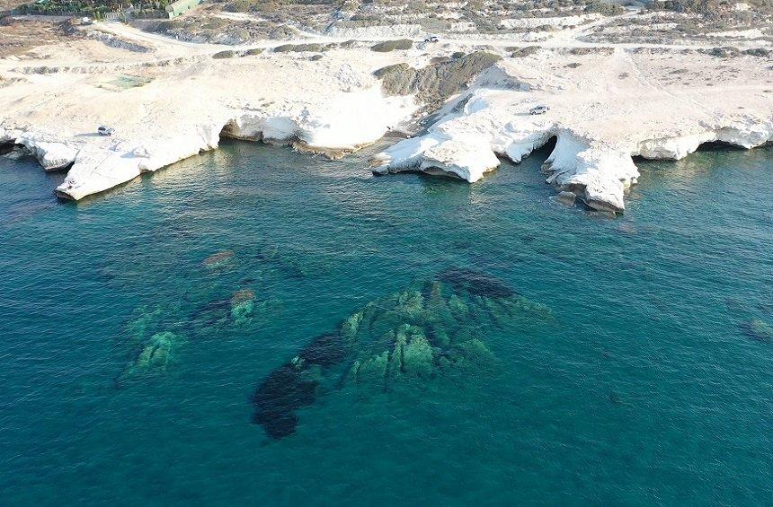 Θαλασσινές σπηλιές στον Άγιο Γεώργιο Αλαμάνου