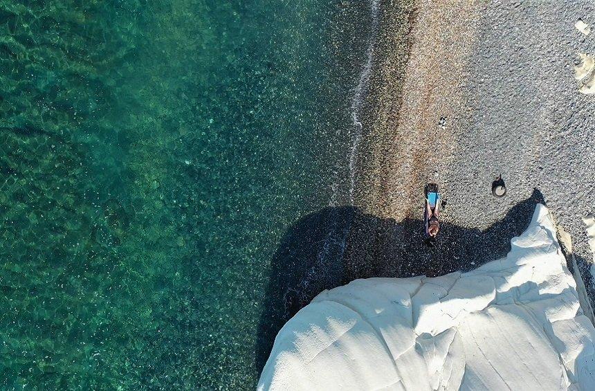 Θαλασσινές σπηλιές στον Άγιο Γεώργιο Αλαμάνου