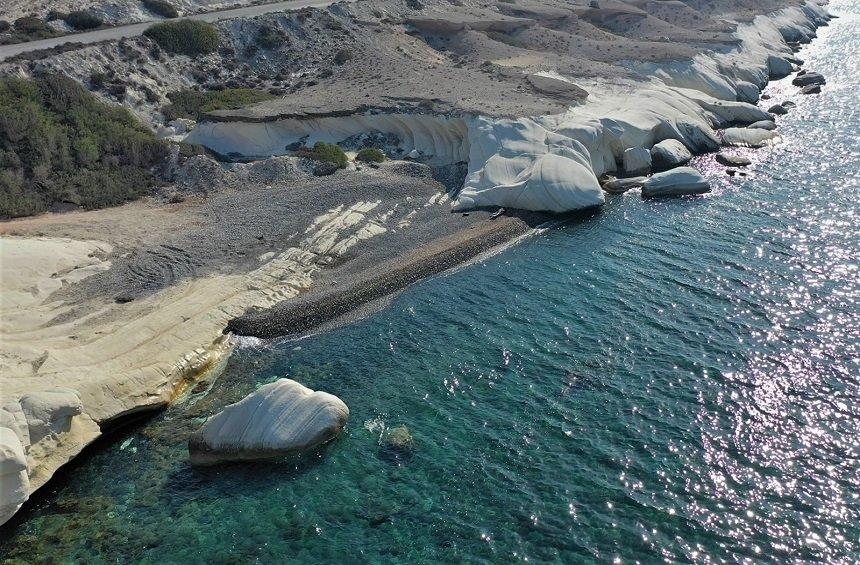 Θαλασσινές σπηλιές στον Άγιο Γεώργιο Αλαμάνου