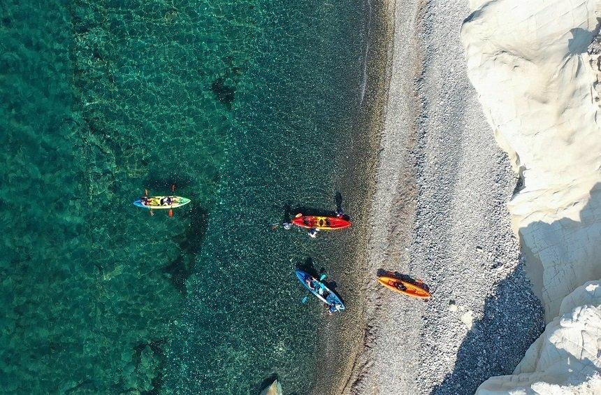 Θαλασσινές σπηλιές στον Άγιο Γεώργιο Αλαμάνου