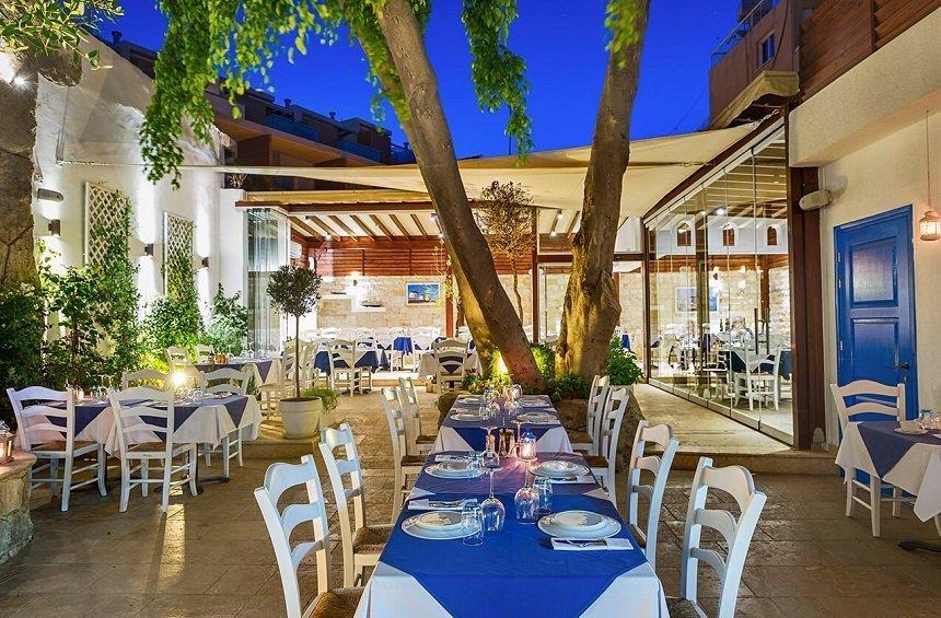 Αυλή του Βασιλέα: Ελληνική κουζίνα σε ένα ειδυλλιακό σκηνικό στο κέντρο της Λεμεσού!
