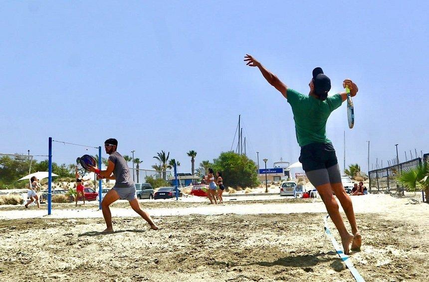 Beach tennis