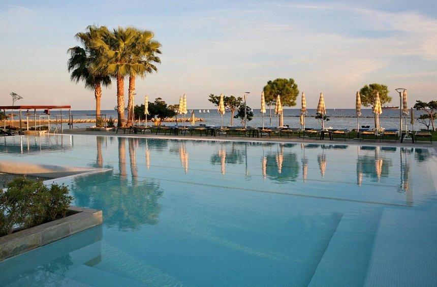 Crowne Plaza Limassol 4*