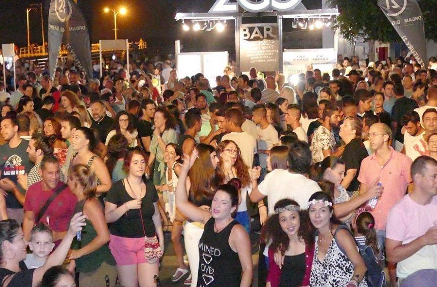 Περίπου 7.000 κόσμος στο ξέφρενο disco party στο Παλιό Λιμάνι Λεμεσού!