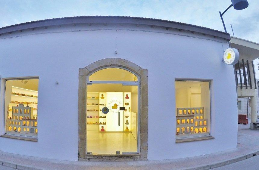OPENING: Το πρώτο κατάστημα που πουλά αποκλειστικά παπάκια, άνοιξε στη Λεμεσό!