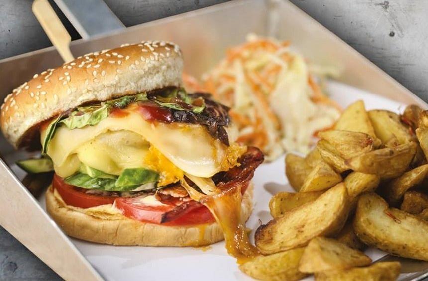 ΟPENING: Ένα νέο στέκι στη Λεμεσό, «παντρεύει» γύρο, burger και sushi!