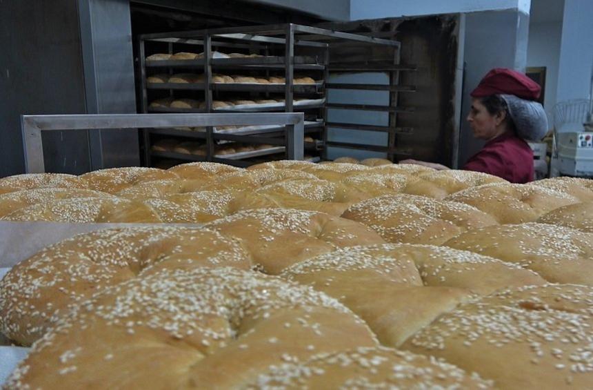 Αρκατένα Φωτεινής: 4 γενιές μίας οικογένειας, που τιμούν το πεντανόστμο ψωμί του Ομόδους!