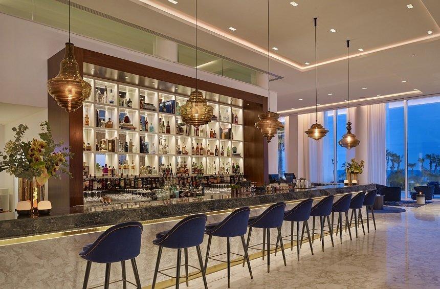 The Gallery: Ένα lounge bar, με εντυπωσιακό design και τεράστιο μπαλκόνι!