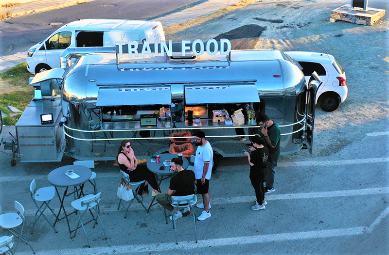 OPENING: Ένα πρωτοποριακό food truck που σερβίρει γκουρμέ γύρο!