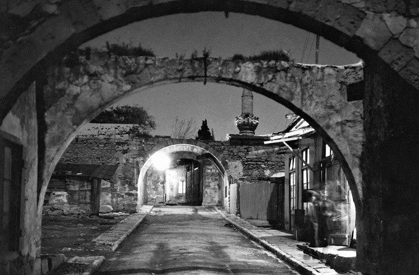 The street with the arches, 1920. Source: National Geographic