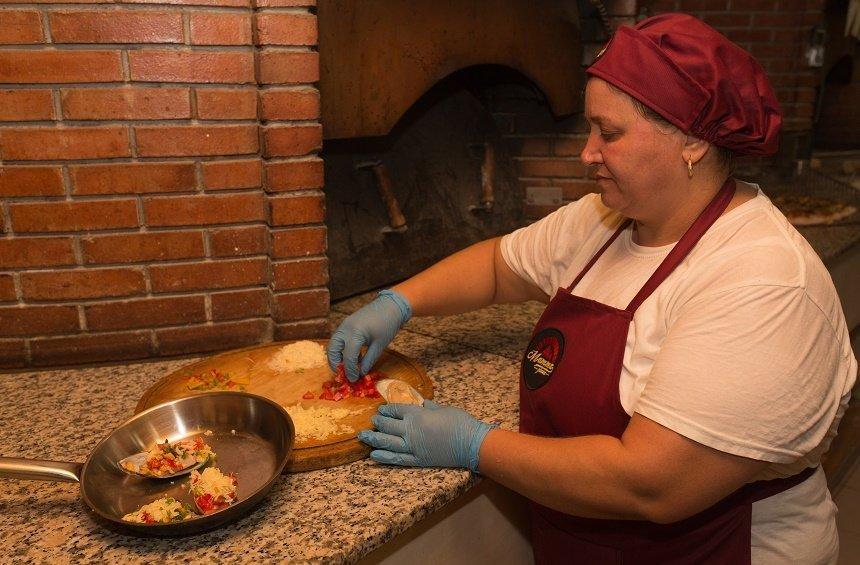 PHOTOS: Μια πιτσαρία στη Λεμεσό κάνει την έκπληξη με μύδια σε στυλ... πίτσας!