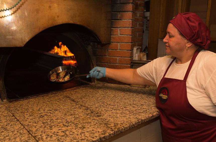 PHOTOS: Μια πιτσαρία στη Λεμεσό κάνει την έκπληξη με μύδια σε στυλ... πίτσας!