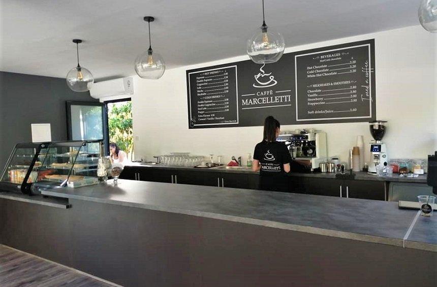 Caffe Marceletti: Ένα μοντέρνο στέκι για να απολαύσεις καφέ με θέα στην κοιλάδα του Κούρη!
