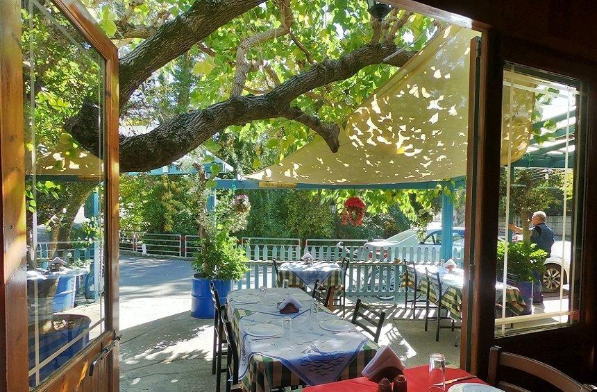 Νεράιδα: Μια ιδιαίτερη ταβέρνα με κυπριακές νοστιμιές πάνω από το ποτάμι!