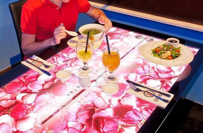 Oshi Asian: Το εστιατόριο της Λεμεσού με hight-tech τραπέζια από το μέλλον!