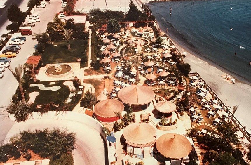 Πανοραμική θέα του ξενοδοχείου το 1980.