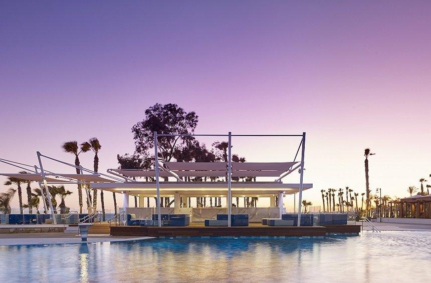 Vithos Pool Bar: Ένα εντυπωσιακό pool bar στη Λεμεσό, με μοναδική θέα στο ηλιοβασίλεμα!