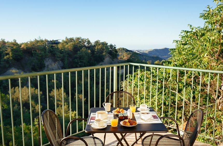 Rendezvous Restaurant: Ένα υπέροχο μπαλκόνι, για να απολαύσεις εκλεκτή κουζίνα στο βουνό!