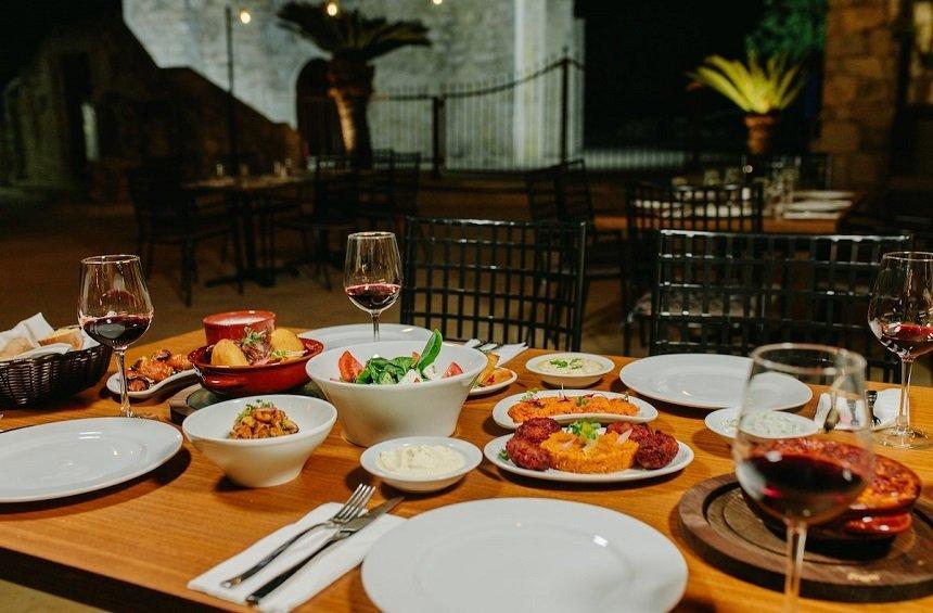 Ταβέρνα Προαύλιο: Ένας χώρος με μοντέρνα εικόνα, αλλά 100% παραδοσιακές γεύσεις!