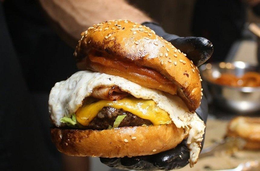 OPENING: Ένα νέο burgerάδικο που έχει κερδίσει τις εντυπώσεις στη Λεμεσό!