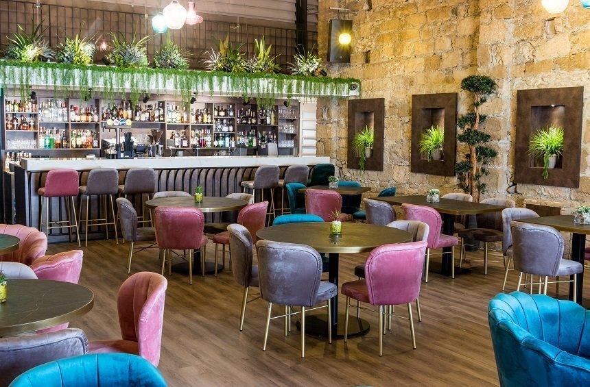 Stretto Café Lounge Bar: Ένας κομψός και φιλόξενος χώρος με art-deco διάθεση στην Πλατεία Κάστρου!