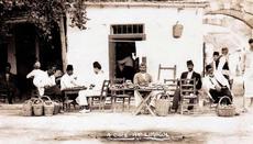 Τούρκικο καφενείο δίπλα από καμάρες στο κέντρο της Λεμεσού