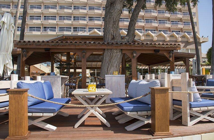 PHOTOS: Οι πρώτες εικόνες από το νέο beach bar της Λεμεσού!